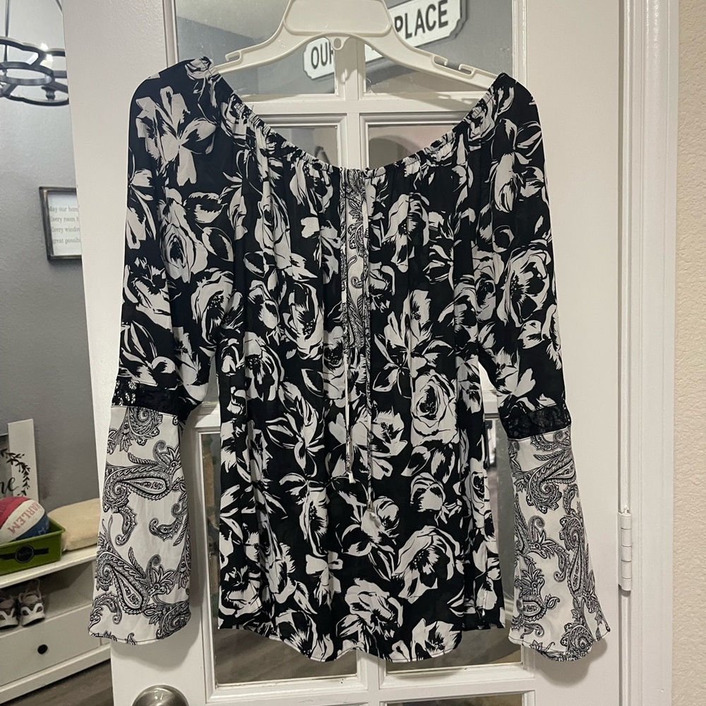 White House Black Market Black and White Floral Blouse